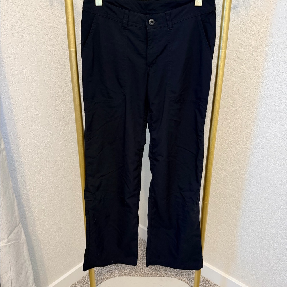 Patagonia Black Womens lite hiking pant that also fold to crop - size 4/short